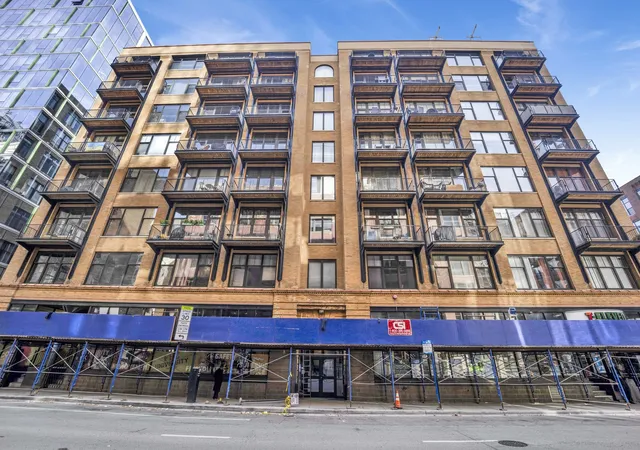 Photo 2 of Condo for sale at 625 W Jackson Blvd #806, Chicago, IL 60661 | MLS# 12755984 | Listing updated on 2026-09-29