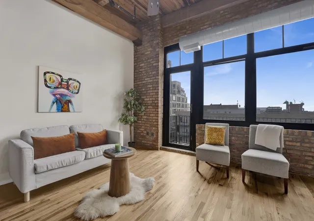 Photo 3 of Condo for sale at 625 W Jackson Blvd #806, Chicago, IL 60661 | MLS# 12755984 | Listing updated on 2026-09-29