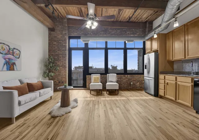 Photo 4 of Condo for sale at 625 W Jackson Blvd #806, Chicago, IL 60661 | MLS# 12755984 | Listing updated on 2026-09-29