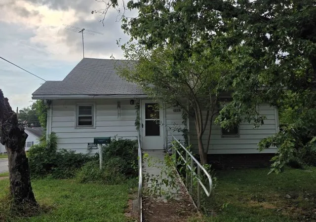 Photo 2 of Single family home for sale at 1029 S Mckinley St, Harrisburg, IL 62946 | MLS# 12755988 | Listing updated on 2026-09-16