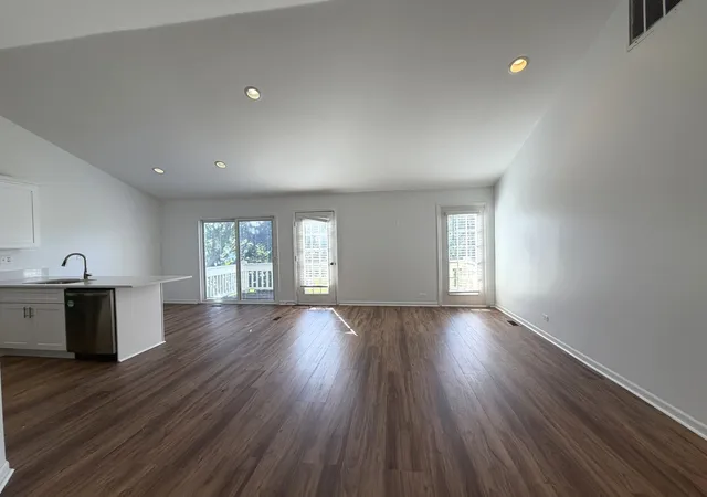 Listing Photo 4 - Condo for sale in building located at 1228 Bradwell Ln, Mundelein, IL 60060 - Unit #C