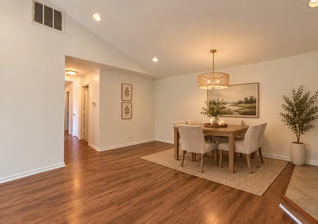 Listing Photo 5 - Condo for sale in building located at 1228 Bradwell Ln, Mundelein, IL 60060 - Unit #C