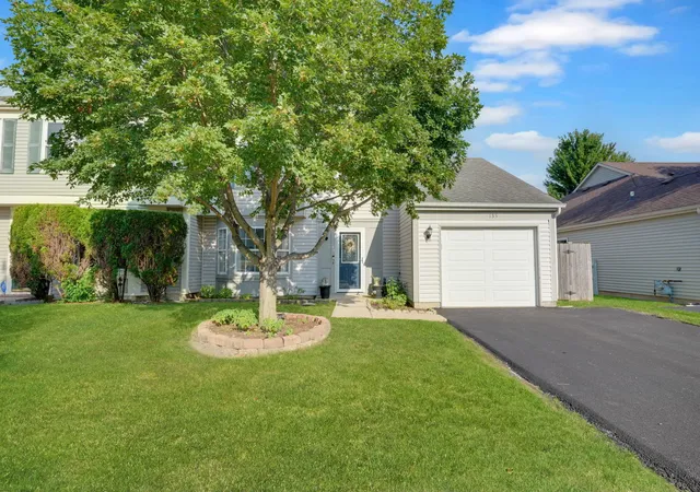 Photo 1 of Townhouse for sale at 135 Pinehurst Dr, Mundelein, IL 60060 | MLS# 12756011 | Listing updated on 2026-09-12