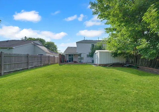 Photo 20 of Townhouse for sale at 135 Pinehurst Dr, Mundelein, IL 60060 | MLS# 12756011 | Listing updated on 2026-09-12