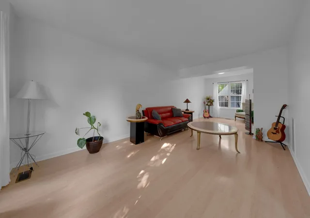 Photo 4 of Townhouse for sale at 135 Pinehurst Dr, Mundelein, IL 60060 | MLS# 12756011 | Listing updated on 2026-09-12