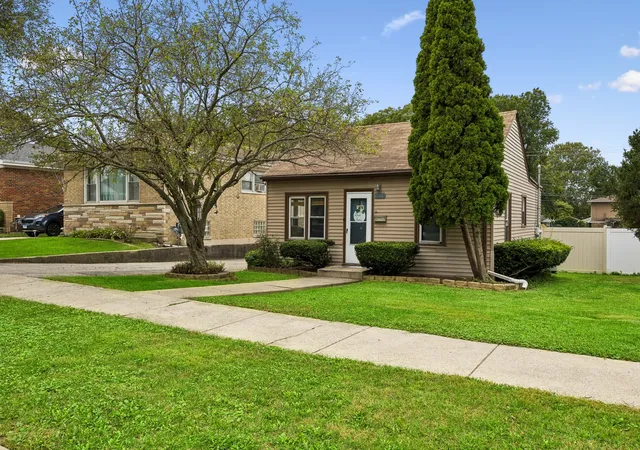 Photo 1 of Single family home for sale at 9824 S Campbell Ave, Evergreen Park, IL 60805 | MLS# 12756022 | Listing updated on 2026-09-28