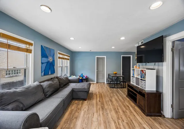 Photo 3 of Single family home for sale at 9824 S Campbell Ave, Evergreen Park, IL 60805 | MLS# 12756022 | Listing updated on 2026-09-28