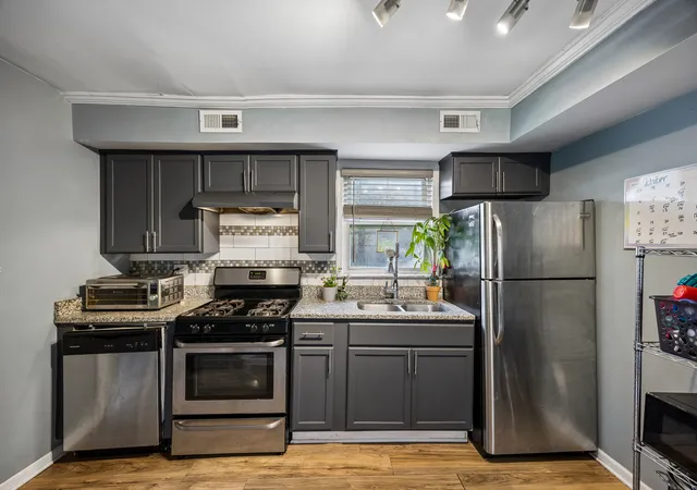 Photo 4 of Single family home for sale at 9824 S Campbell Ave, Evergreen Park, IL 60805 | MLS# 12756022 | Listing updated on 2026-09-28