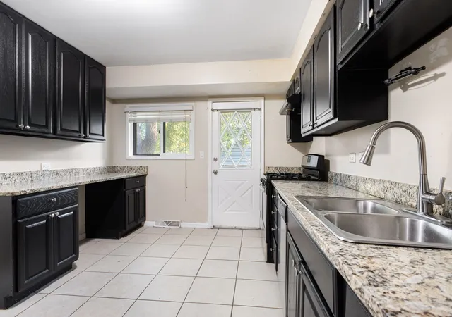 Photo 3 of Single family home for sale at 504 Nassau Ave, Bolingbrook, IL 60440 | MLS# 12756025 | Listing updated on 2026-10-01