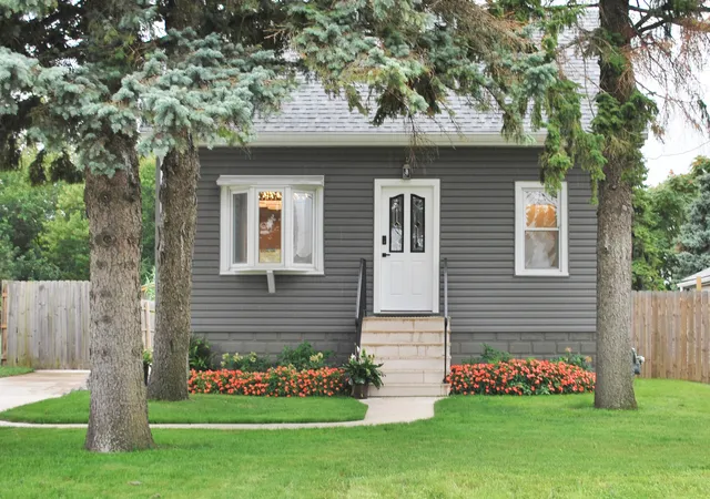 Single family home for sale at 11418 S Avon Ave, Alsip, IL 60803 | MLS# 12756029