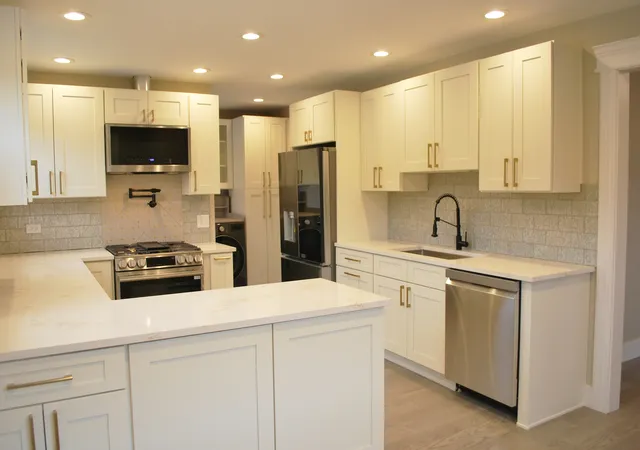 Photo 3 of Single family home for sale at 11418 S Avon Ave, Alsip, IL 60803 | MLS# 12756029 | Listing updated on 2026-10-01