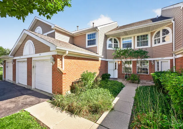 Photo 2 of Townhouse for sale at 755 W Happfield Dr, Arlington Heights, IL 60004 | MLS# 12756041 | Listing updated on 2026-09-17