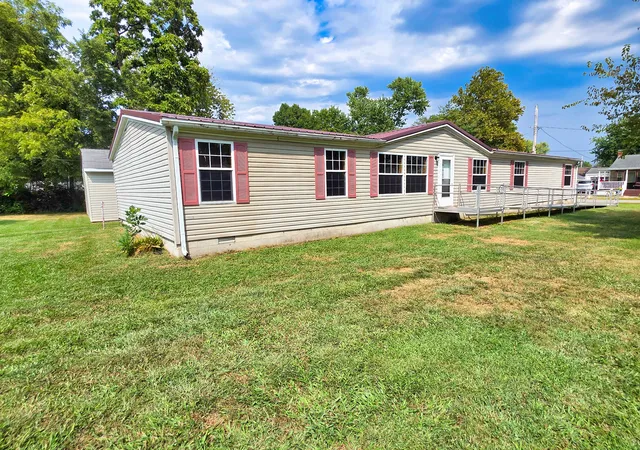 Photo 1 of Single family home for sale at 121 Meyer St, Flora, IL 62839 | MLS# 12756042 | Listing updated on 2026-10-22