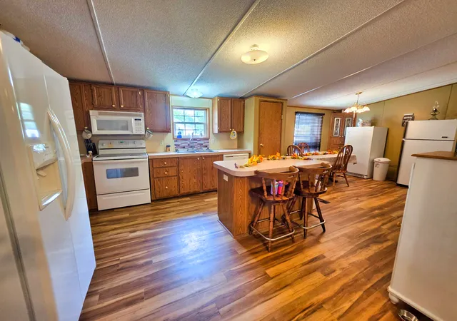 Photo 2 of Single family home for sale at 121 Meyer St, Flora, IL 62839 | MLS# 12756042 | Listing updated on 2026-10-22