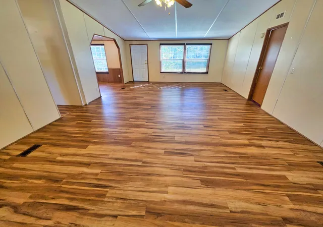 Photo 3 of Single family home for sale at 121 Meyer St, Flora, IL 62839 | MLS# 12756042 | Listing updated on 2026-10-22