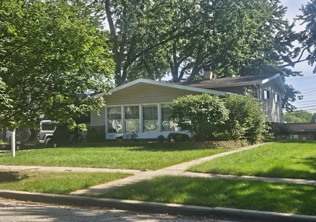 Photo 1 of Single family home for sale at 411 South St, West Dundee, IL 60118 | MLS# 12756051 | Listing updated on 2026-09-23