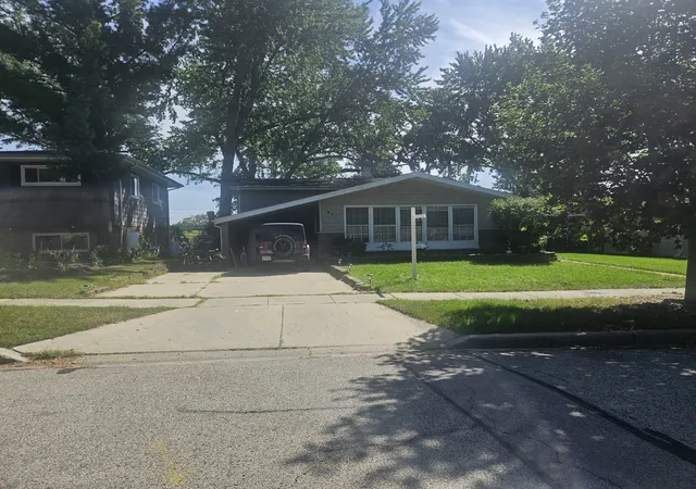 Photo 2 of Single family home for sale at 411 South St, West Dundee, IL 60118 | MLS# 12756051 | Listing updated on 2026-09-23