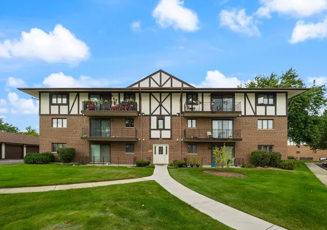 Photo 1 of Condo for sale at 11021 S Theresa Cir #2D, Palos Hills, IL 60465 | MLS# 12756052 | Listing updated on 2026-09-17