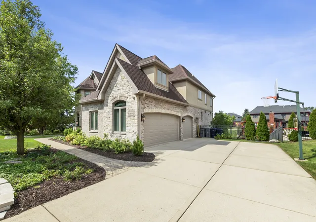 Photo 3 of Single family home for sale at 14040 Bunratty Ct, Orland Park, IL 60467 | MLS# 12756082 | Listing updated on 2026-09-25