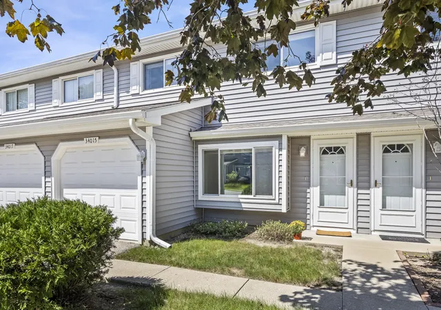 Photo 2 of Townhouse for sale at 34015 White Oak Ln #50C, Gurnee, IL 60031 | MLS# 12756084 | Listing updated on 2026-09-17