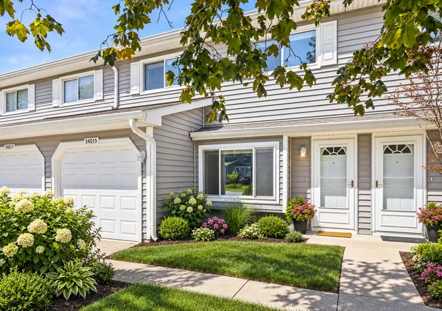 Photo 3 of Townhouse for sale at 34015 White Oak Ln #50C, Gurnee, IL 60031 | MLS# 12756084 | Listing updated on 2026-09-17