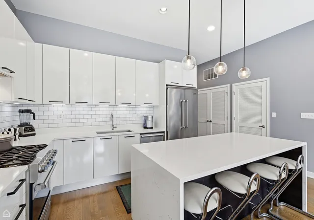 Listing Photo 5 - Condo for sale in building located at 1611 N Hermitage Ave, Chicago, IL 60622 - Unit #303
