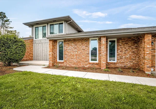Photo 2 of Single family home for sale at 6022 Fireside Dr, Rockford, IL 61114 | MLS# 12756112 | Listing updated on 2026-09-17
