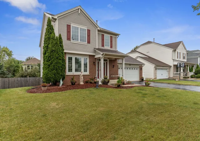 Photo 2 of Single family home for sale at 271 Fairhaven Dr, St. Charles, IL 60175 | MLS# 12756114 | Listing updated on 2026-09-17