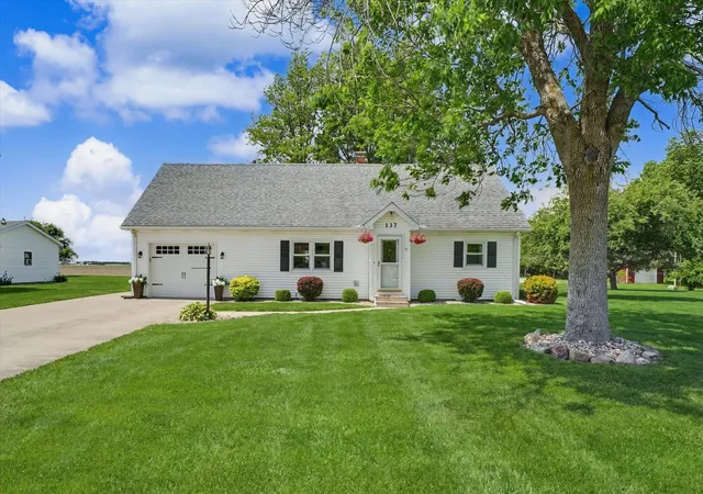 Photo 2 of Single family home for sale at 137 Chippewa Dr, Loda, IL 60948 | MLS# 12756120 | Listing updated on 2026-10-01