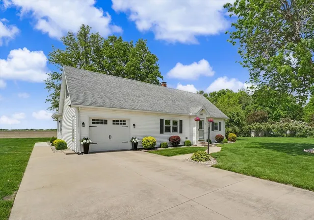 Photo 3 of Single family home for sale at 137 Chippewa Dr, Loda, IL 60948 | MLS# 12756120 | Listing updated on 2026-10-01
