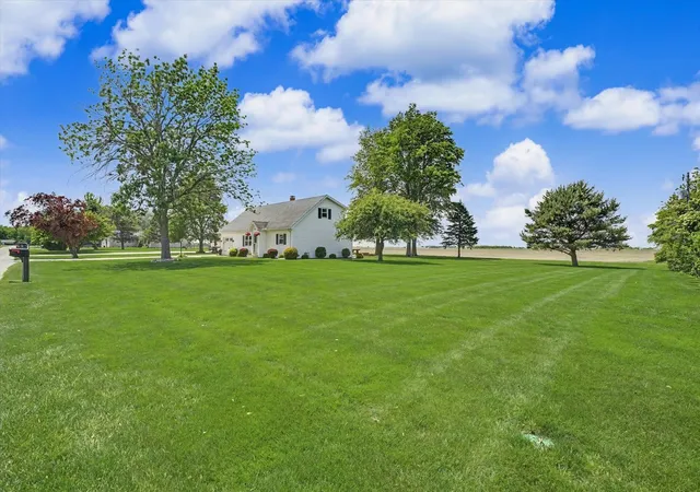 Photo 3 of Single family home for sale at 137 Chippewa Dr, Loda, IL 60948 | MLS# 12756120 | Listing updated on 2026-10-01