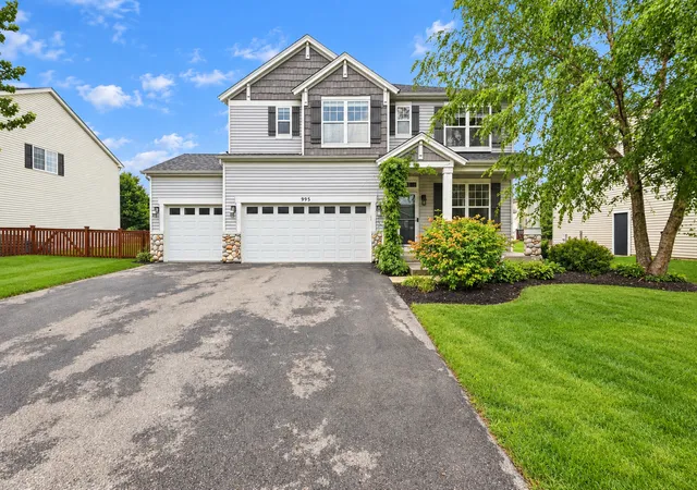Single family home for sale at 995 Christine Ln, Antioch, IL 60002 | MLS# 12756122
