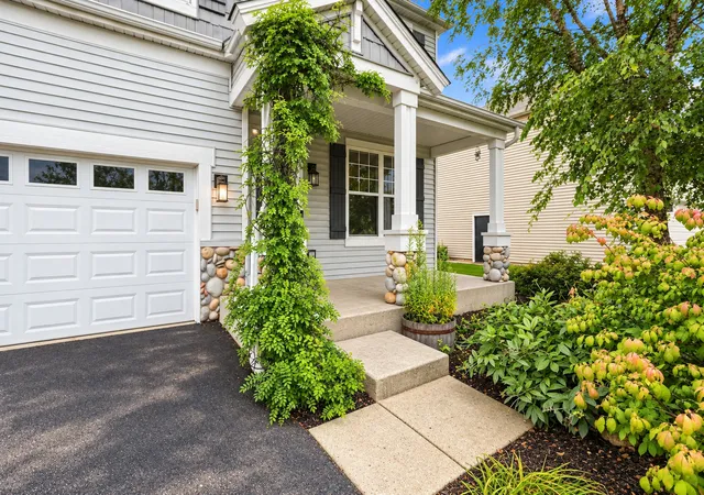 Photo 2 of Single family home for sale at 995 Christine Ln, Antioch, IL 60002 | MLS# 12756122 | Listing updated on 2026-09-21