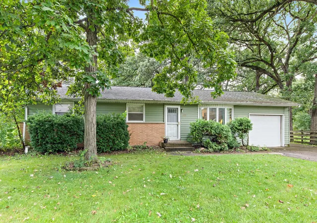 Photo 1 of Single family home for sale at 1713 Oak St, Spring Grove, IL 60081 | MLS# 12756126 | Listing updated on 2026-09-13