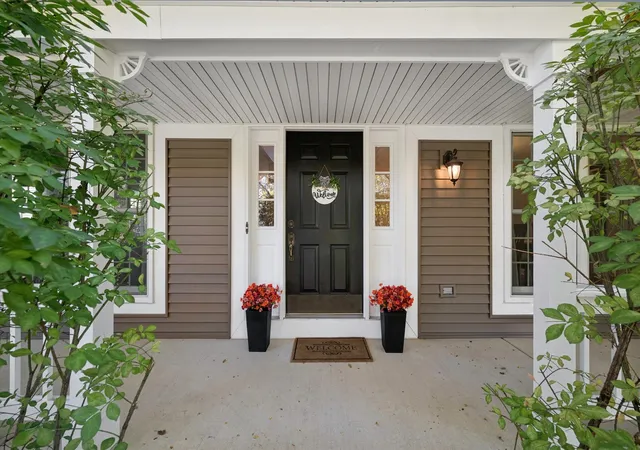 Photo 2 of Single family home for sale at 789 Warwick Ln, Lake Zurich, IL 60047 | MLS# 12756140 | Listing updated on 2026-10-05