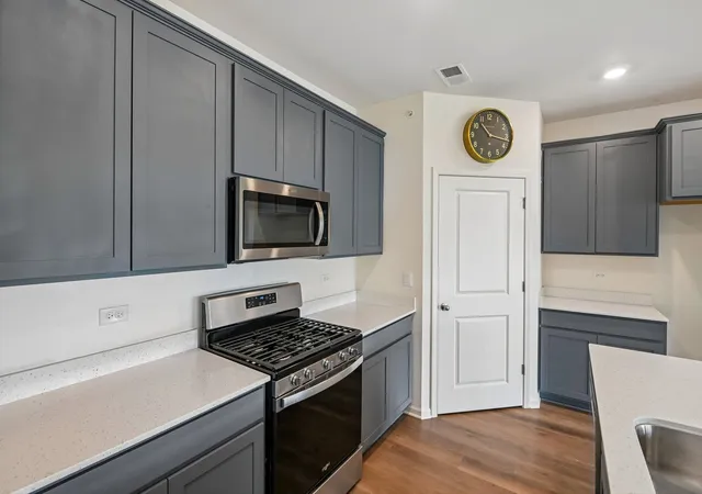 Photo 3 of Single family home for sale at 1294 Wild Tulip Cir, Bartlett, IL 60103 | MLS# 12756152 | Listing updated on 2026-10-24