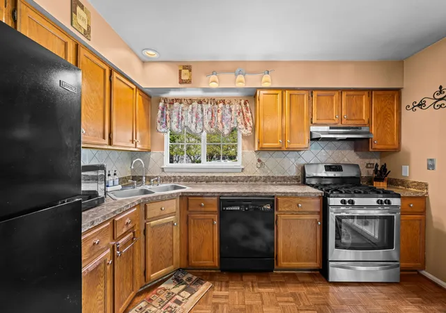 Photo 3 of Townhouse for sale at 1343 Ridgefield Cir, Carol Stream, IL 60188 | MLS# 12756160 | Listing updated on 2026-09-16