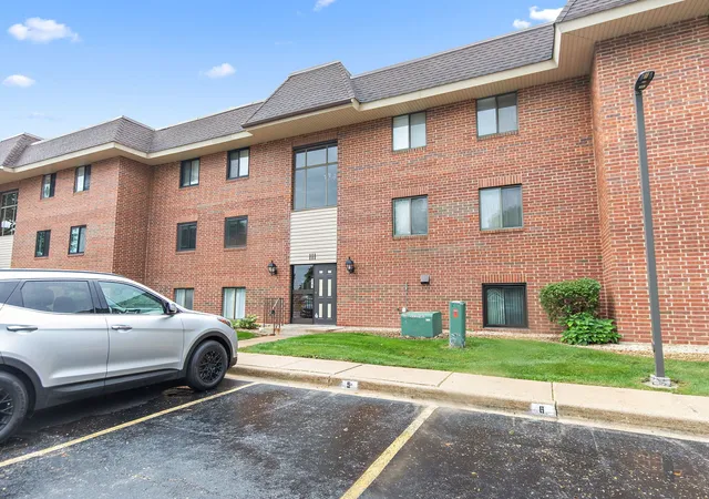 Photo 2 of Condo for sale at 111 E Janata Blvd #2A, Lombard, IL 60148 | MLS# 12756172 | Listing updated on 2026-09-17