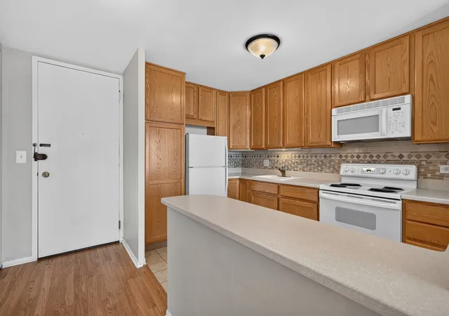 Photo 4 of Condo for sale at 1660 N La Salle Dr #1807, Chicago, IL 60614 | MLS# 12756177 | Listing updated on 2026-09-18