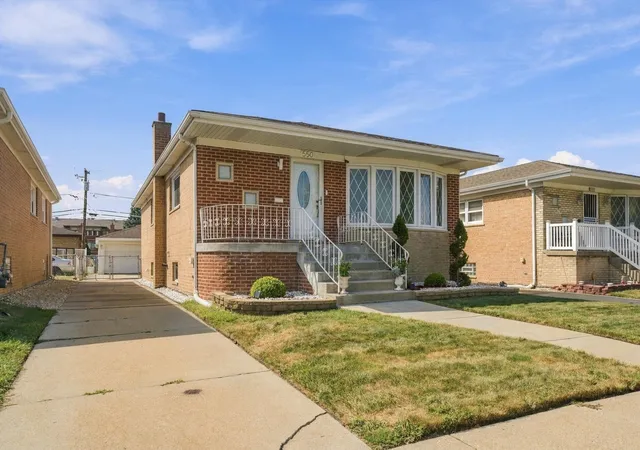 Photo 2 of Single family home for sale at 550 Yates Ave, Calumet City, IL 60409 | MLS# 12756191 | Listing updated on 2026-09-22