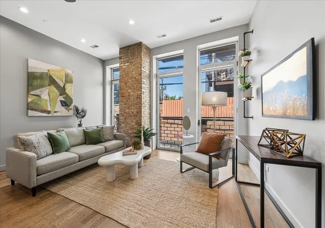 Photo 4 of Condo for sale at 2411 W Walton St #1C, Chicago, IL 60622 | MLS# 12756194 | Listing updated on 2026-09-30