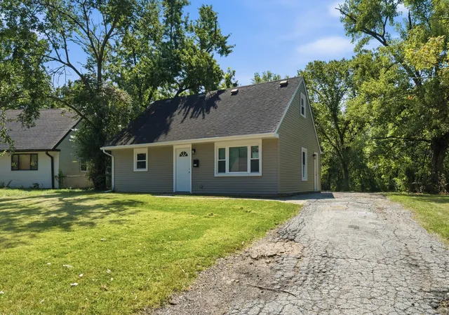 Photo 3 of Single family home for sale at 9 Arrowhead Ct, Park Forest, IL 60466 | MLS# 12756200 | Listing updated on 2026-09-19