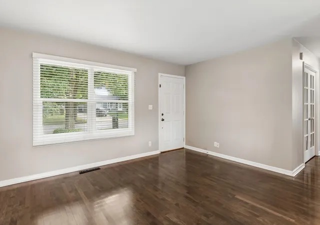 Photo 3 of Single family home for sale at 114 Briar Ln, Geneva, IL 60134 | MLS# 12756202 | Listing updated on 2026-09-23
