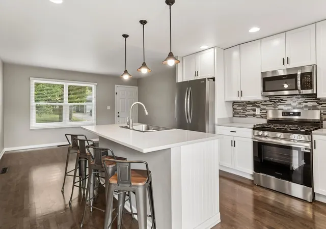 Photo 4 of Single family home for sale at 114 Briar Ln, Geneva, IL 60134 | MLS# 12756202 | Listing updated on 2026-09-23