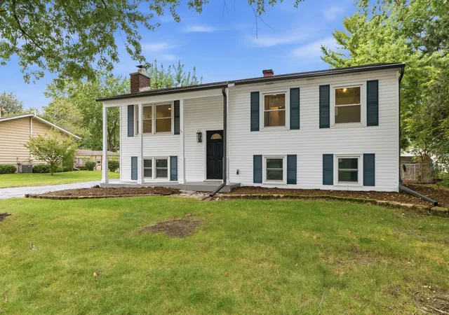 Photo 2 of Single family home for sale at 30w234 Claymore Ln, Naperville, IL 60563 | MLS# 12756206 | Listing updated on 2026-09-18