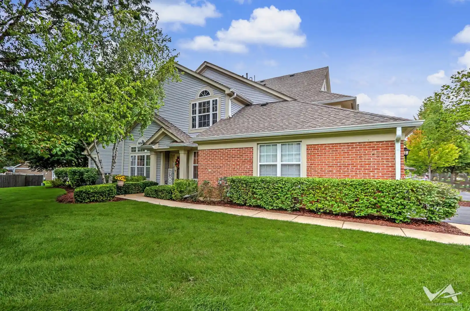 Listing Photo 2 - Condo for sale in 1628 Columbia Cir located at 1628 Columbia Cir, Bartlett, IL 60103 - Unit 1628 Columbia Cir