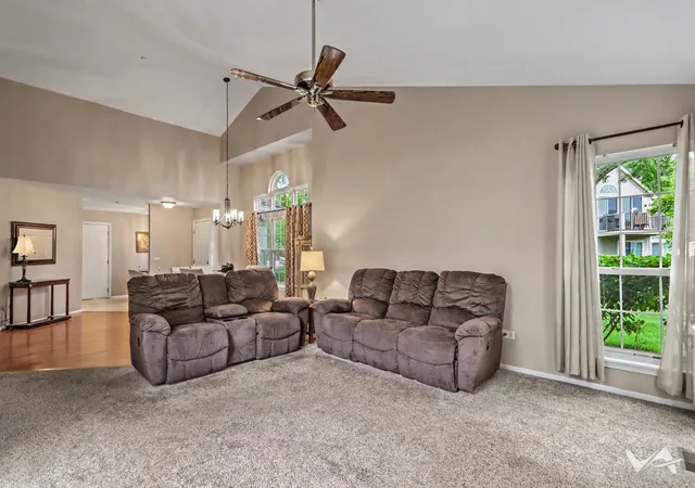 Listing Photo 5 - Condo for sale in building located at 1628 Columbia Cir, Bartlett, IL 60103 - Unit #1