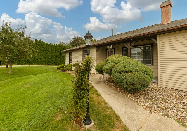 Photo 4 of Single family home for sale at 1687 35th Avenue, East Moline, IL 61244 | MLS# 12756216 | Listing updated on 2026-09-21