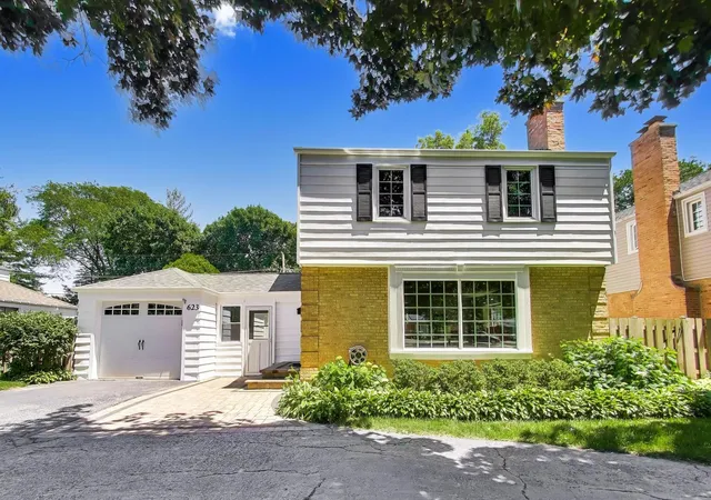 Photo 2 of Single family home for sale at 623 S Arlington Hts Rd, Arlington Heights, IL 60005 | MLS# 12756219 | Listing updated on 2026-09-16