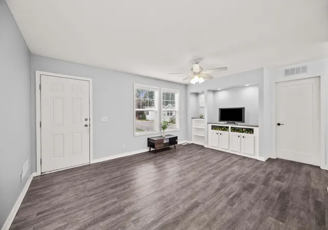 Photo 3 of Manufactured home for sale at 935 9th Street, Northfield, IL 60093 | MLS# 12756221 | Listing updated on 2026-09-17